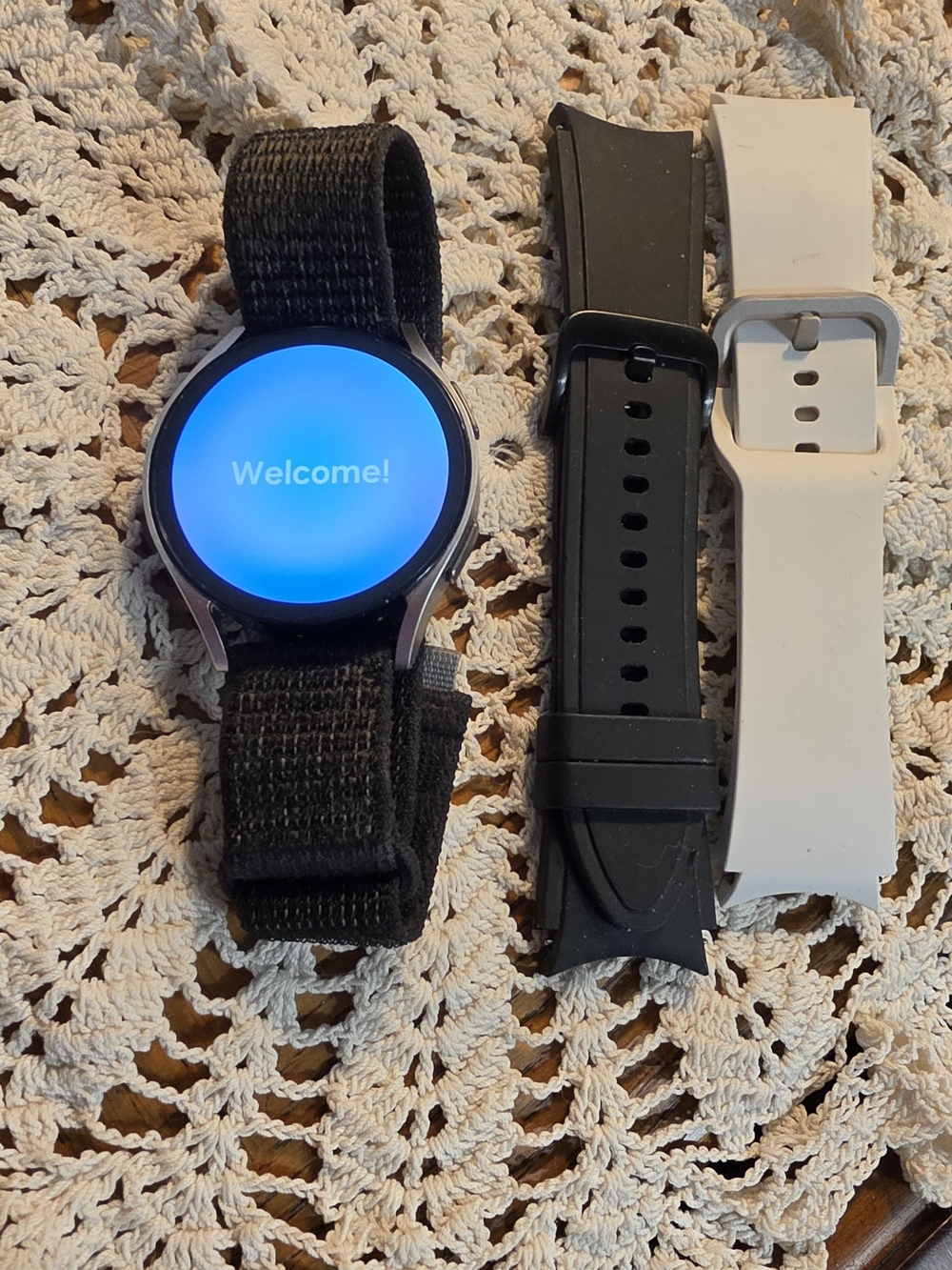 Samsung Galaxy Watch6 EUC with Charger and 3 Bands - Picture 2 of 5